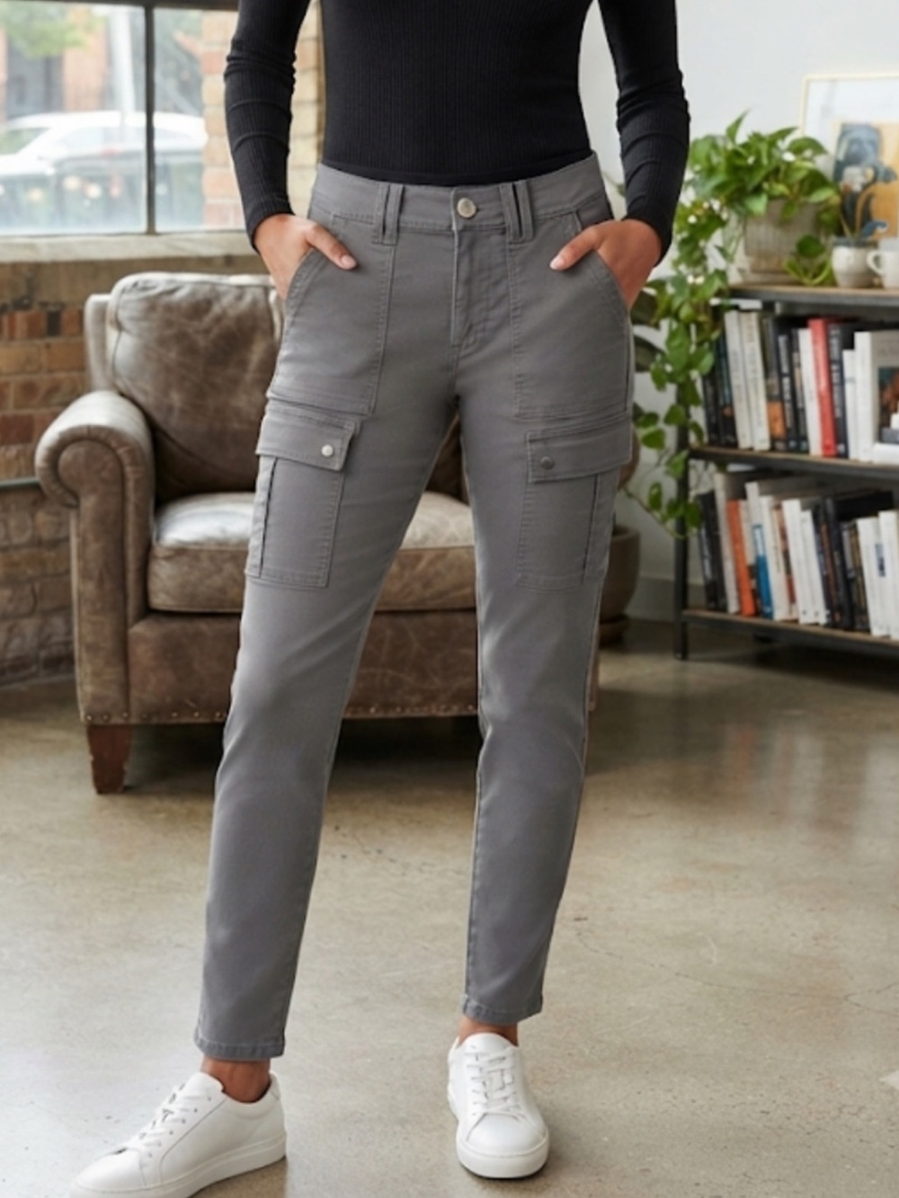 Ricki's Gray Ankle Cargo Pants size 4